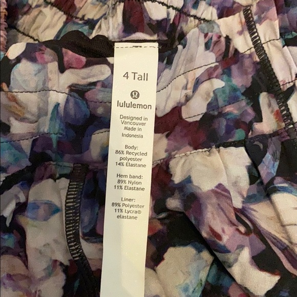 🍎 LULULEMON HOTTY HOT SHORTS TALL - Picture 3 of 3